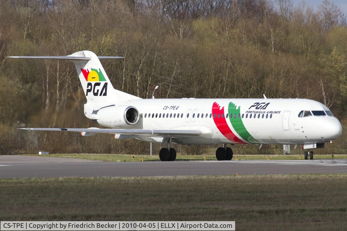 CS-TPE, 1991 Fokker 100 (F-28-0100) C/N 11342, line up for departure