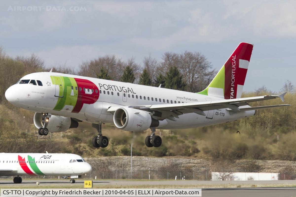 CS-TTO, 1999 Airbus A319-111 C/N 1127, about to touchdown