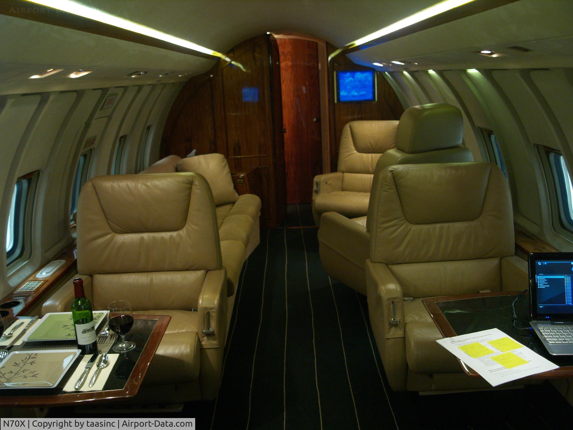 N70X, 1981 Canadair Challenger 600 (CL-600-1A11) C/N 1032, Passenger Interior