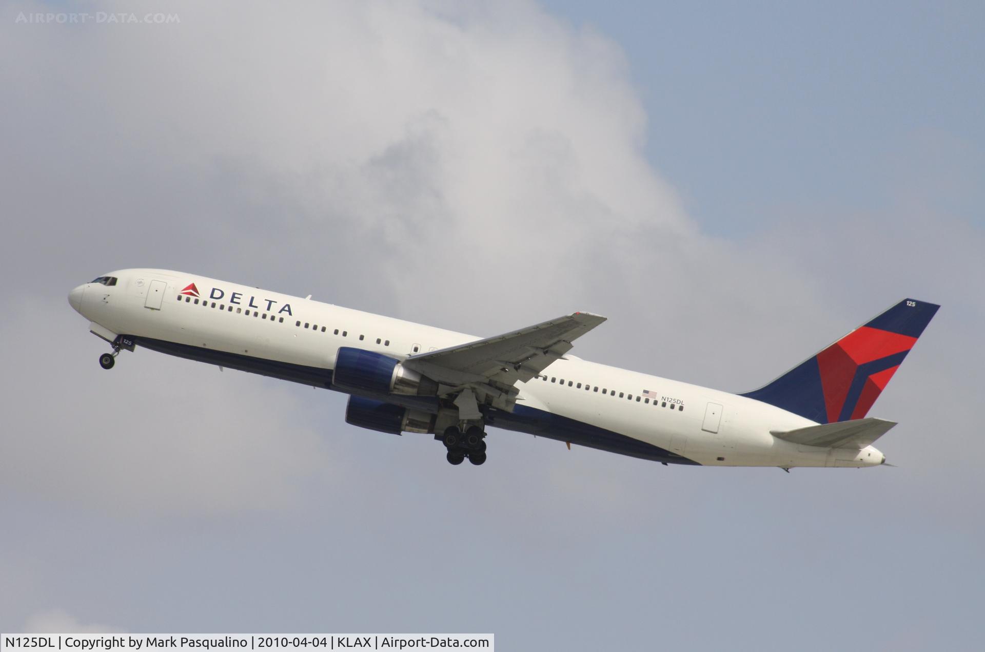 N125DL, 1988 Boeing 767-332 C/N 24075, Boeing 767-300