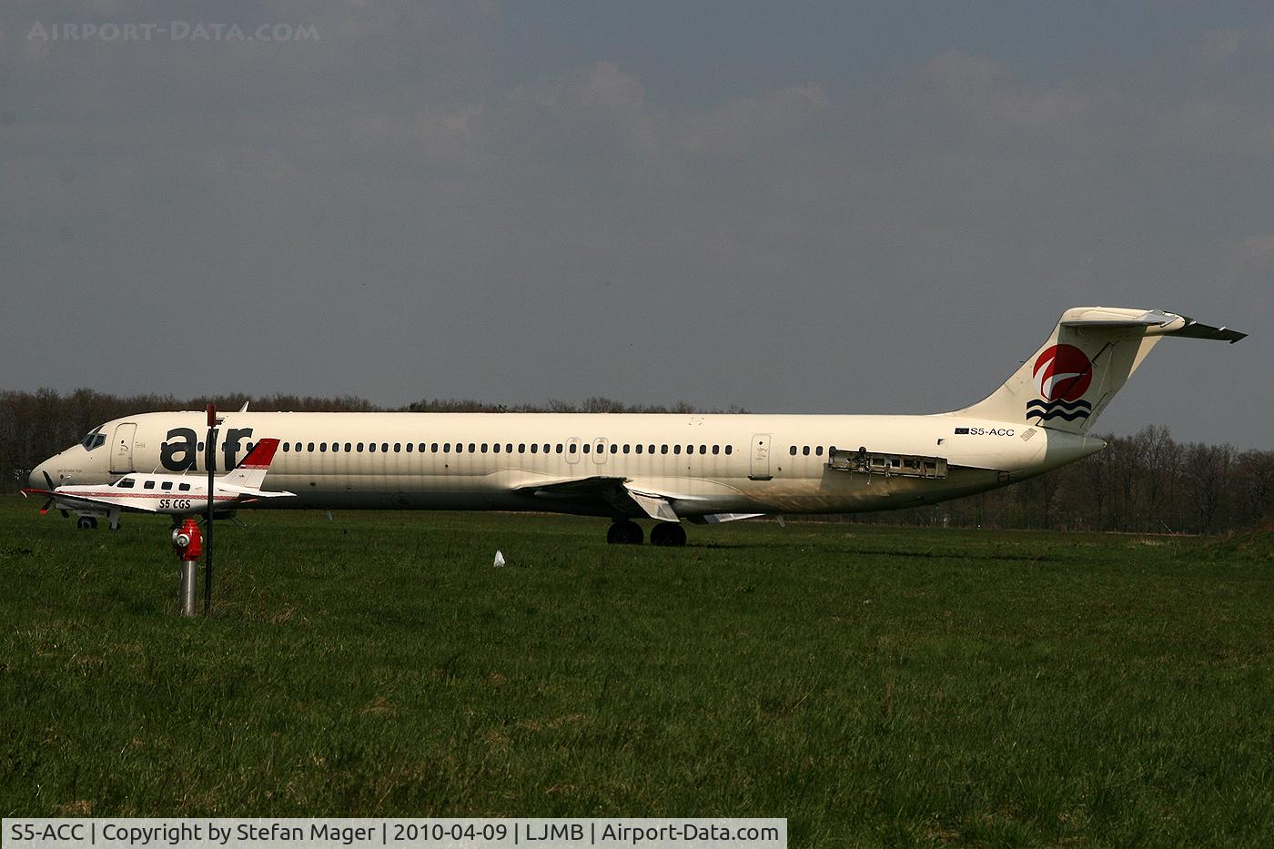 S5-ACC, 1982 McDonnell Douglas MD-82 (DC-9-82) C/N 48095, by by MD-80