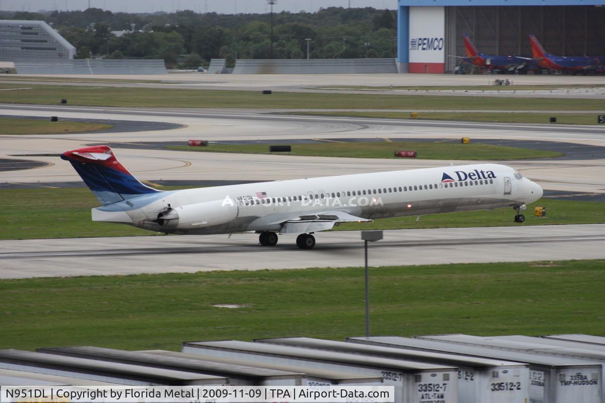 N951DL, 1990 McDonnell Douglas MD-88 C/N 49882, Delta MD-88