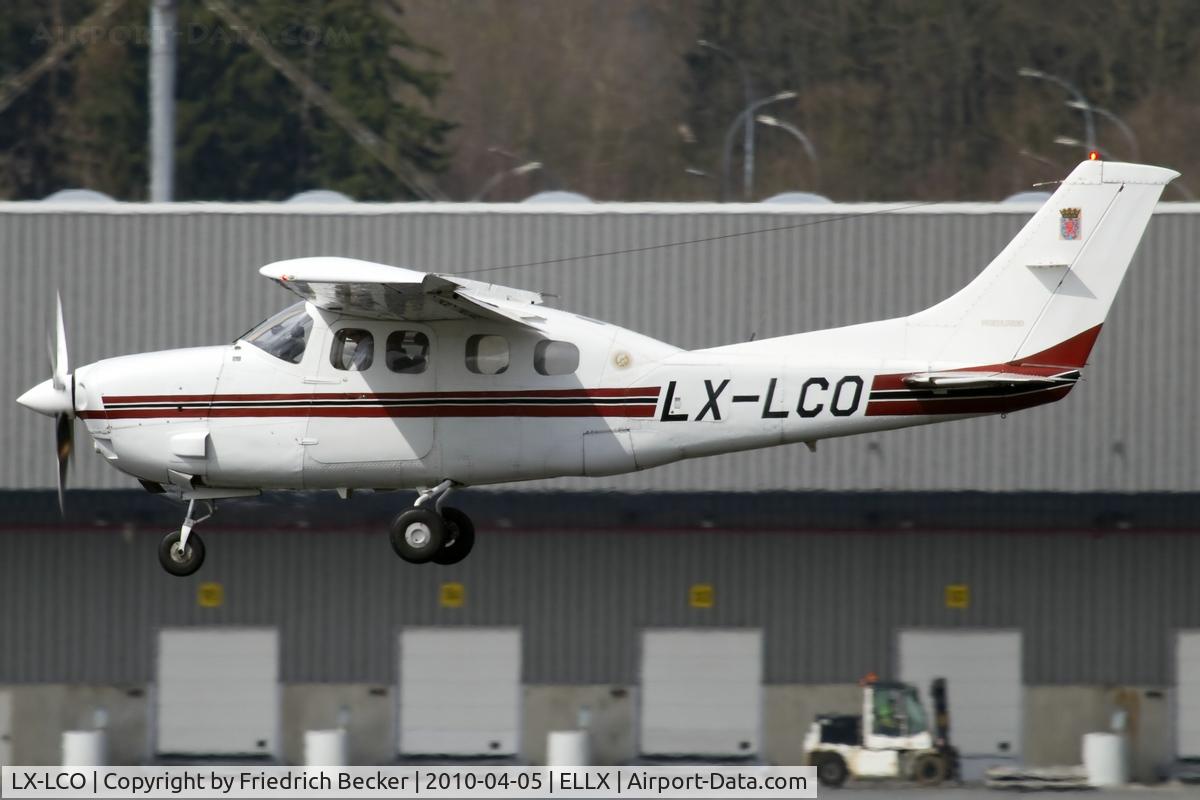 LX-LCO, 1978 Cessna P210N Pressurised Centurion C/N P21000104, about to touchdown