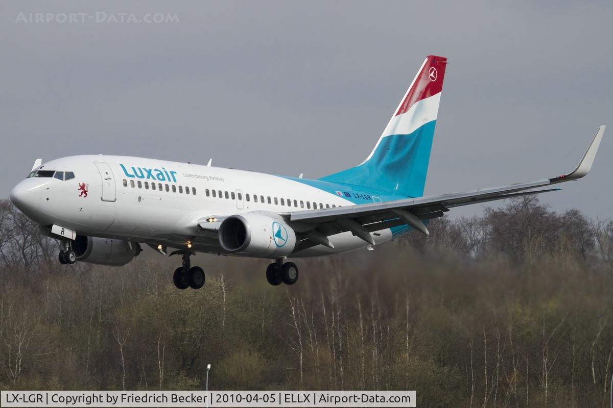 LX-LGR, 2004 Boeing 737-7C9 C/N 33803, short final RW24