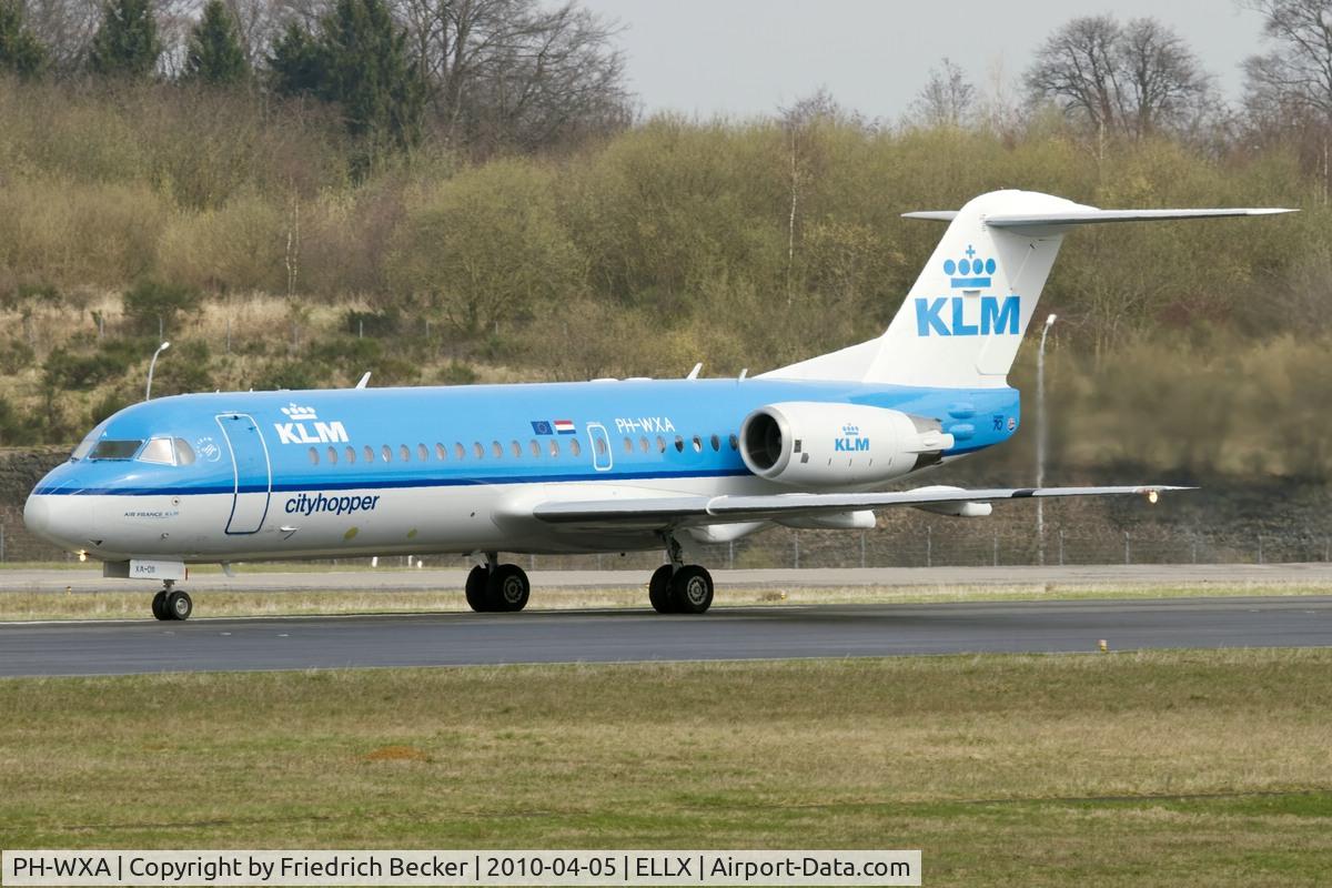 PH-WXA, 1996 Fokker 70 (F-28-0070) C/N 11570, line up for departure