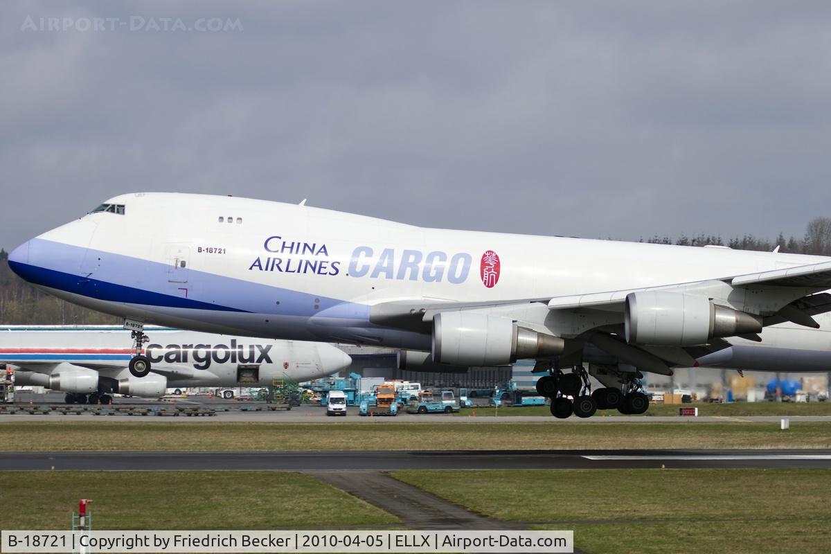 B-18721, 2005 Boeing 747-409F/SCD C/N 33738, moments prior touchdown