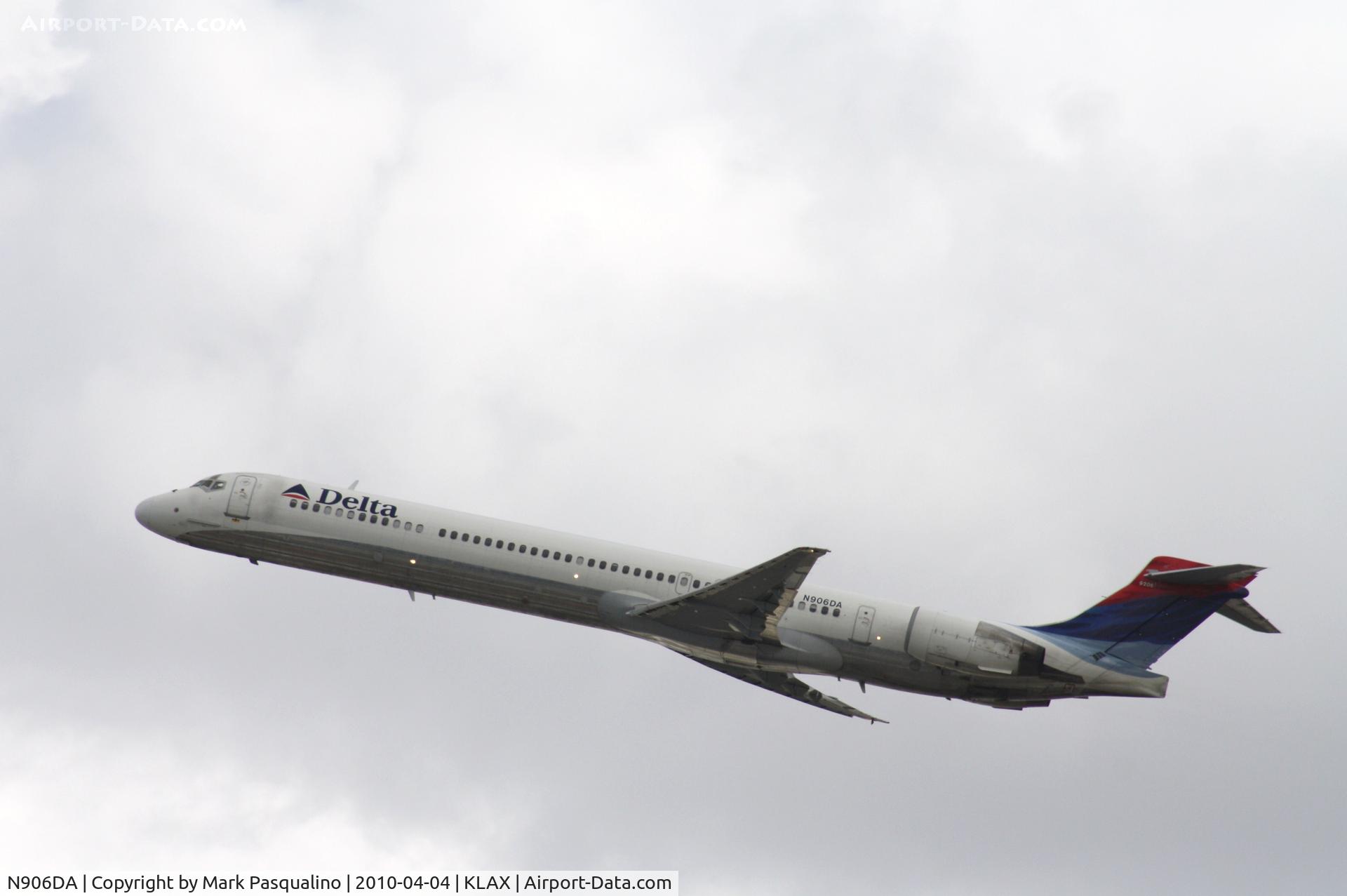 N906DA, 1995 McDonnell Douglas MD-90-30 C/N 53386, MD-90-30