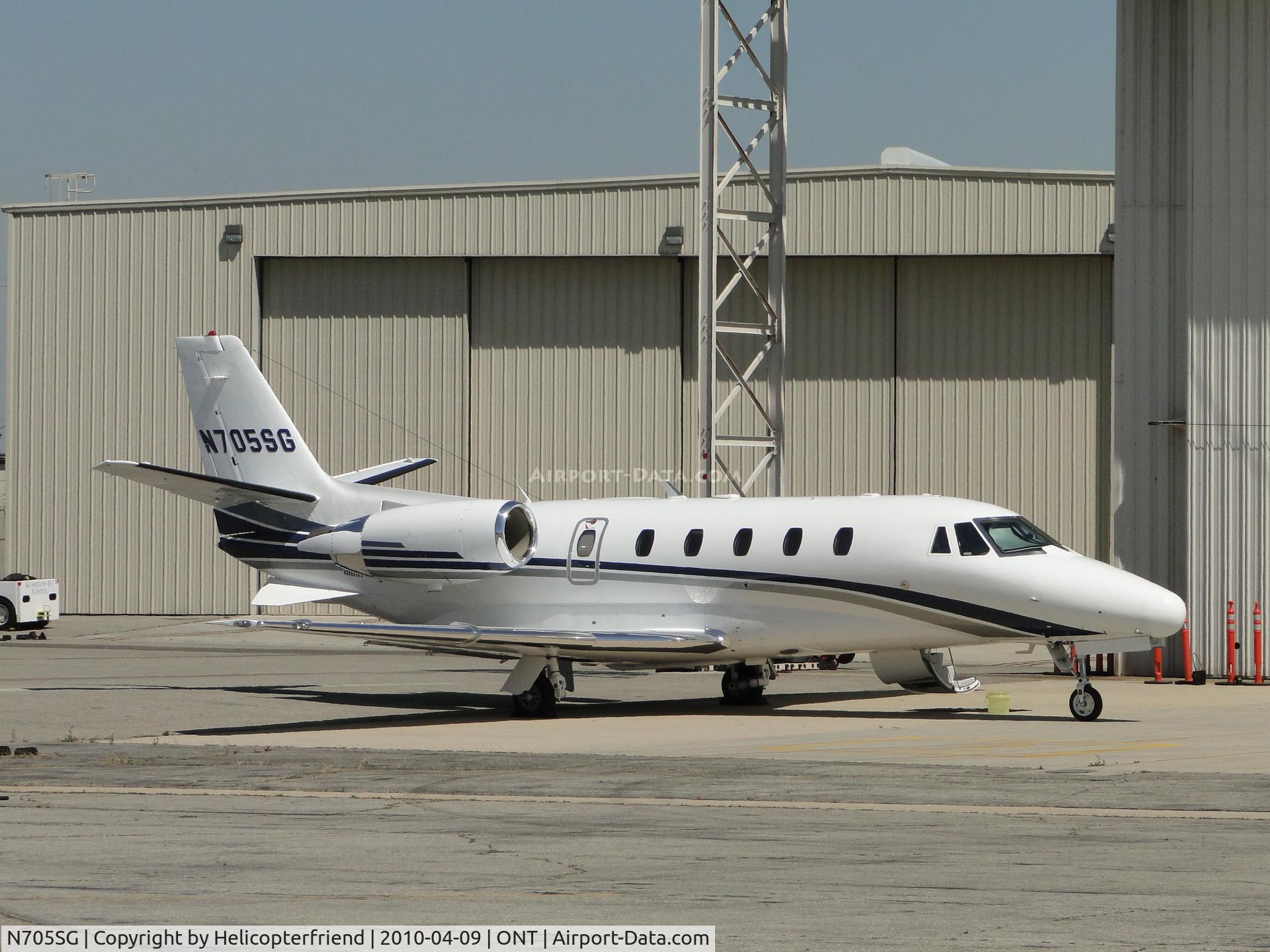 N705SG, 2001 Cessna 560XL C/N 560-5142, Just been refueled and waiting