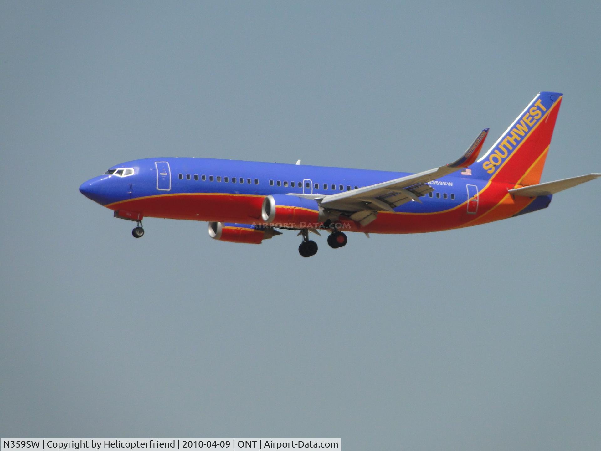 N359SW, 1992 Boeing 737-3H4 C/N 26596, On final to Ontario