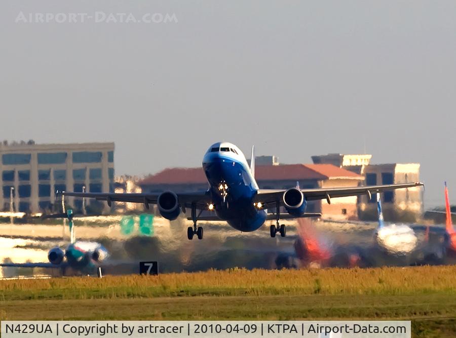 N429UA, 1995 Airbus A320-232 C/N 539, Landing at KTPA