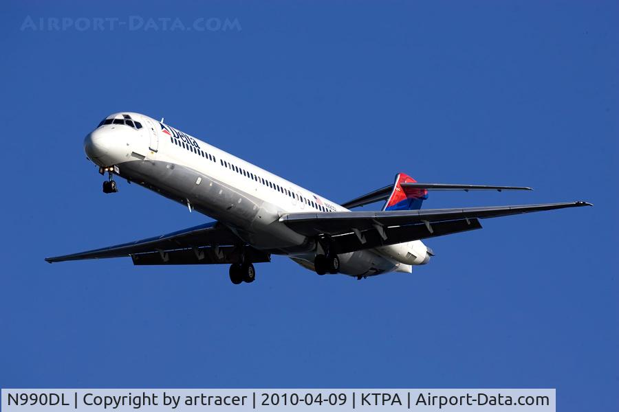 N990DL, 1991 McDonnell Douglas MD-88 C/N 53342, Landing Tampa