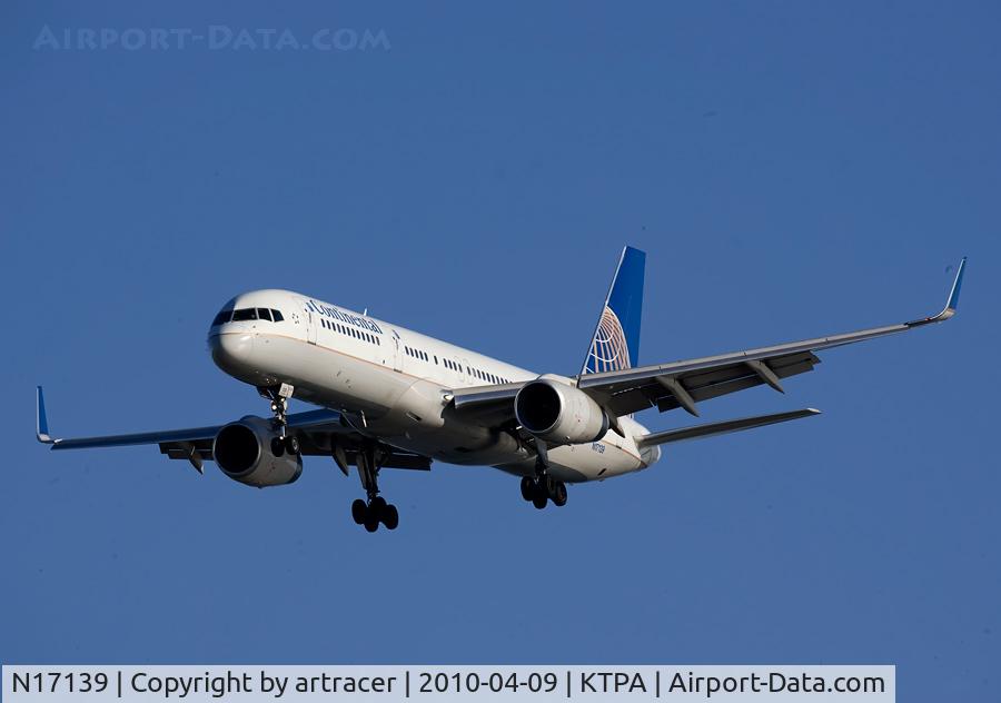 N17139, 2000 Boeing 757-224 C/N 30352, Landing Tampa