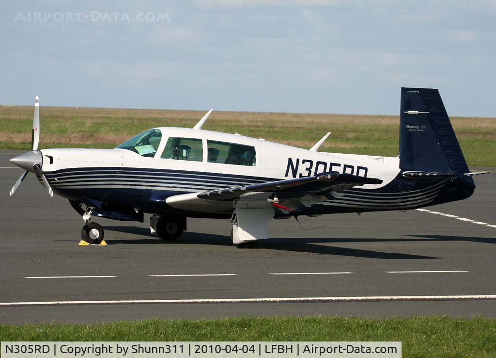 N305RD, Mooney M20K C/N 25-0844, Parked at the airport...
