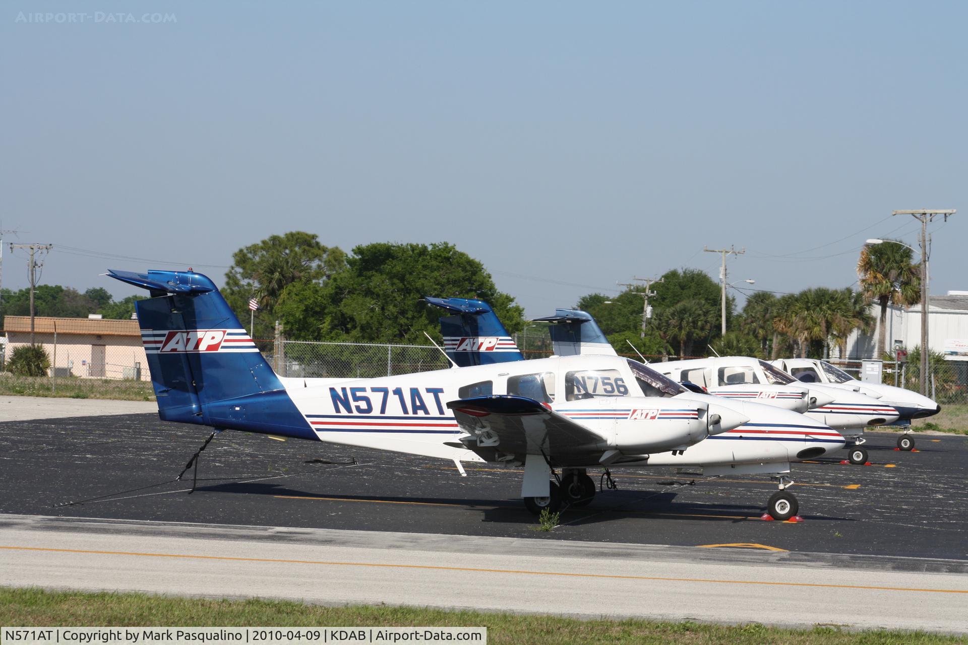 N571AT, 2005 Piper PA-44-180 Seminole C/N 4496193, Piper PA-44-180