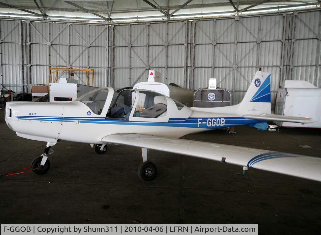 F-GGOB, Grob G-115 C/N 8027, Inside Airclub's hangar... without propeller...