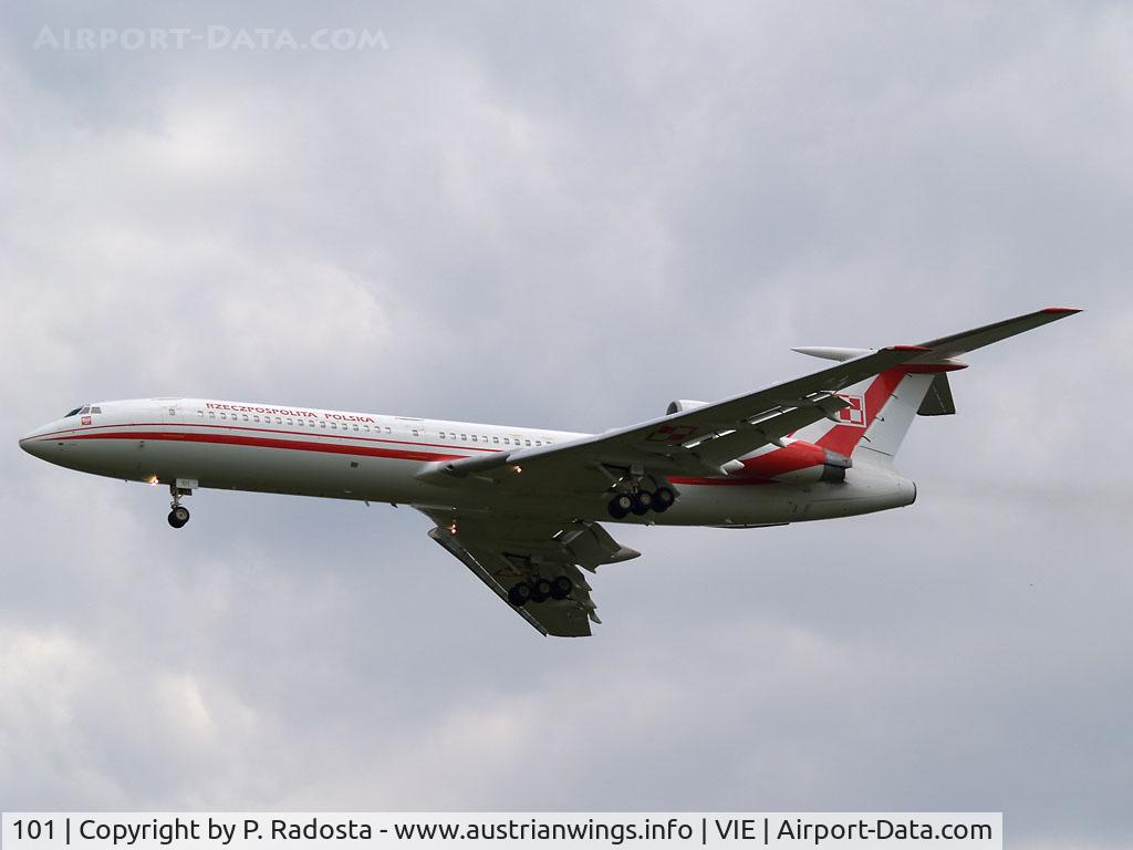 101, 1990 Tupolev Tu-154M C/N 90A837, Polish Air Force TU 154 at VIE in 2006; that plane crashed on April 10th 2010 at Smolensk d/t heavy fog