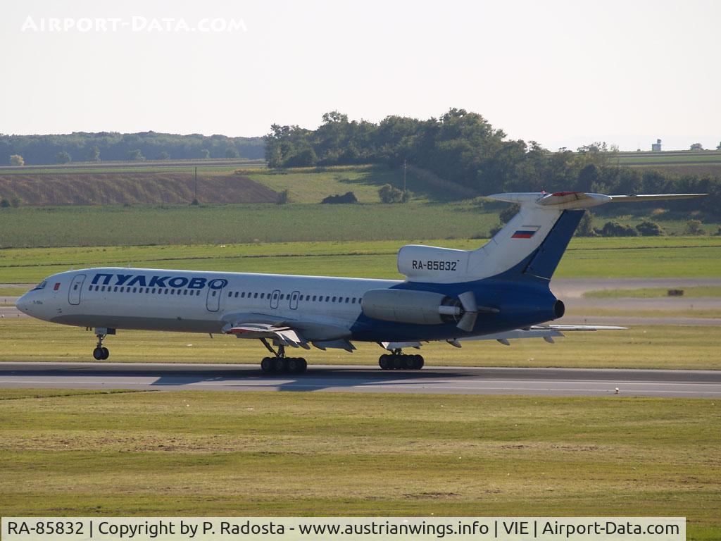 RA-85832, 1992 Tupolev Tu-154M C/N 92A908, Last regular TU 154 to VIE - picture taken in Summer 2006