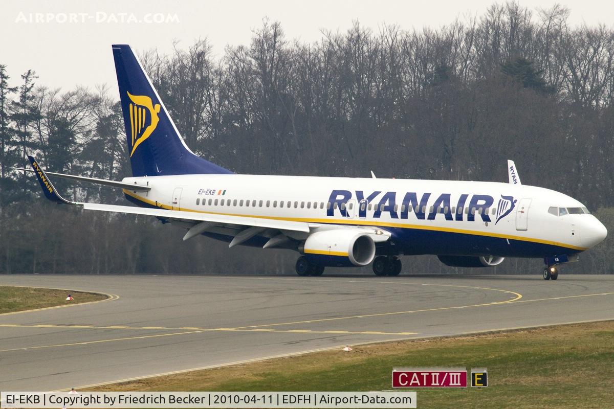 EI-EKB, 2009 Boeing 737-8AS C/N 38494, taxying to the gate