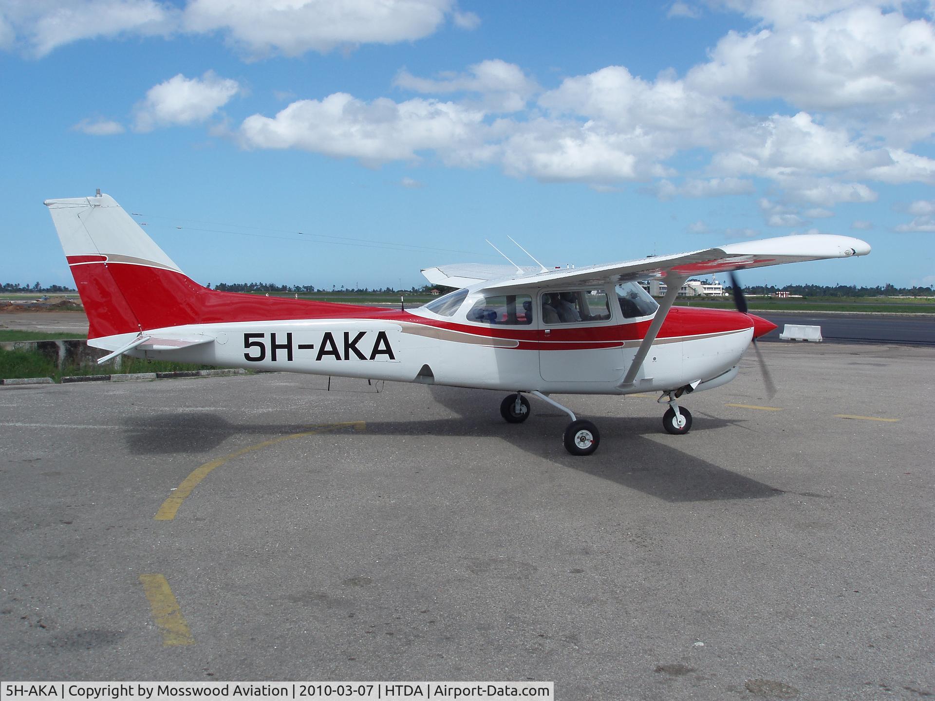 5H-AKA, 1981 Cessna 172RG Cutlass RG C/N 172RG0820, Cessna 172RG Cutlass 11 formally N9427B