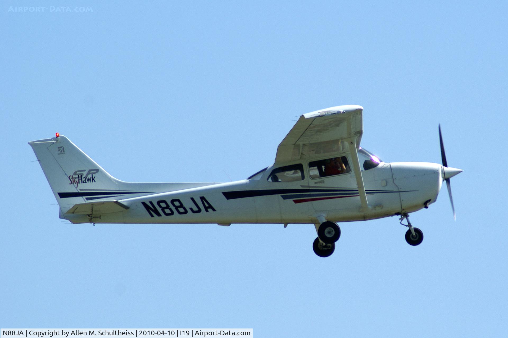 N88JA, 2001 Cessna 172S C/N 172S8776, 2001 172S