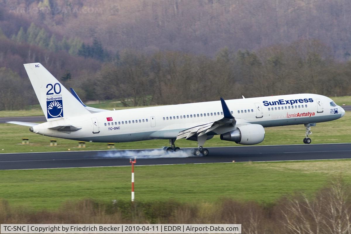 TC-SNC, 1994 Boeing 757-2Q8 C/N 26273, touchdown