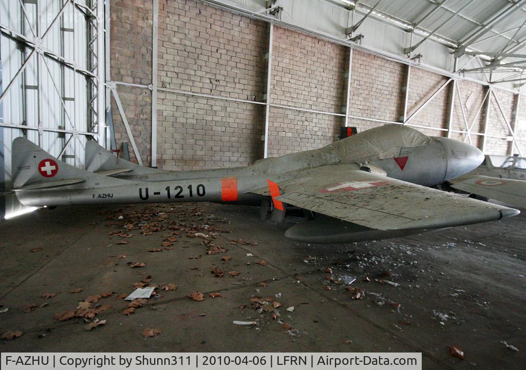 F-AZHU, De Havilland DH-115 Vampire T.55 C/N 870, Stored into a hangar...