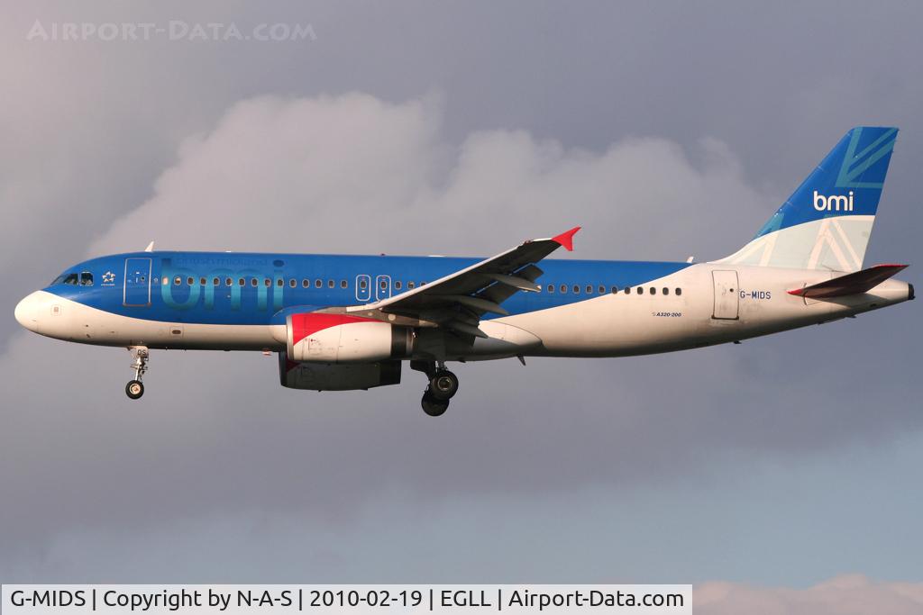 G-MIDS, 2001 Airbus A320-232 C/N 1424, Arriving 27L