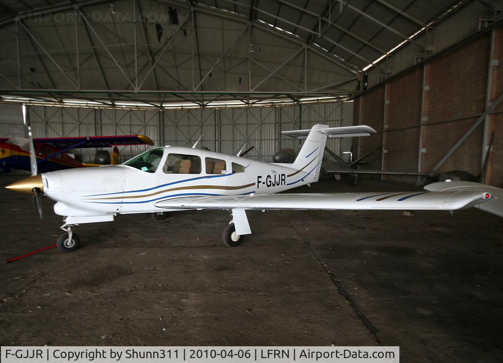 F-GJJR, Piper PA-28RT-201T Turbo Arrow IV C/N 28R8431016, Hangared...