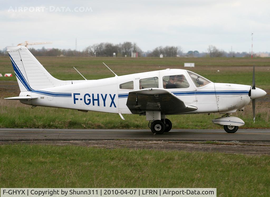 F-GHYX, Piper PA-28-181 Archer C/N 28-8190101, Taxiing for an exercice...