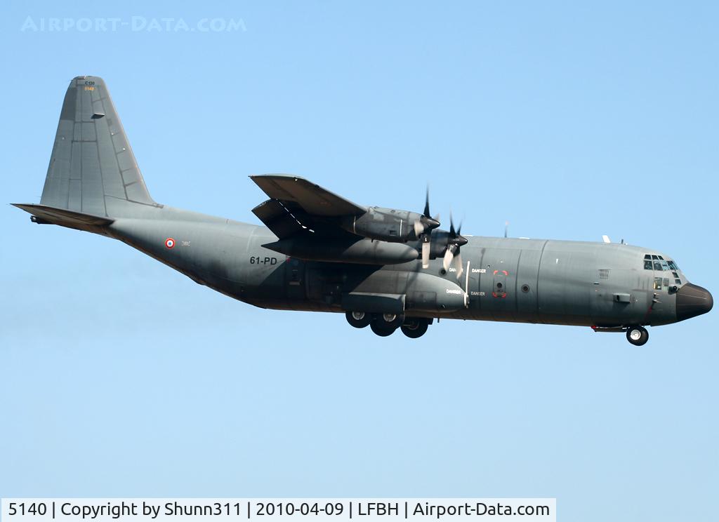 5140, 1988 Lockheed C-130H Hercules C/N 382-5140, Landing rwy 09
