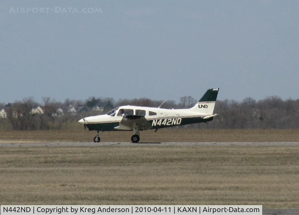 N442ND, 2005 Piper PA-28-161 C/N 2842243, Piper PA-28-161 Warrior of University of North Dakota doing touch-n-goes.