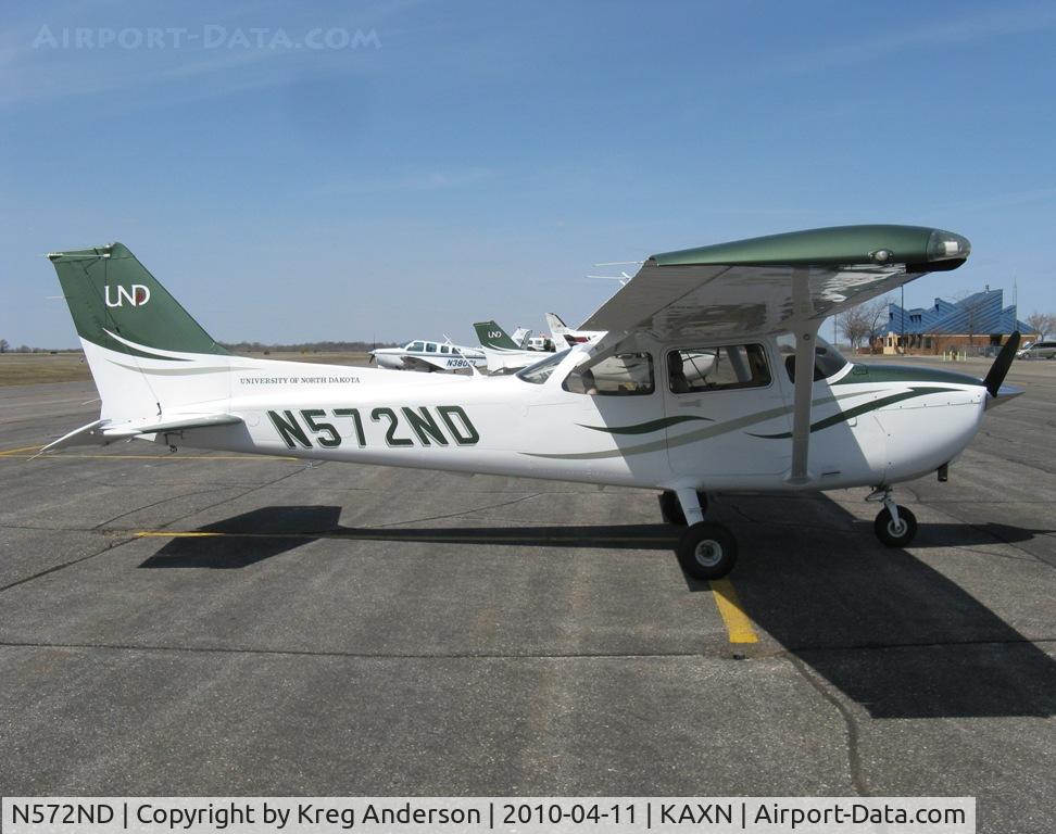 N572ND, Cessna 172S C/N 172S10940, University of North Dakota Cessna 172S Skyhawk on the ramp.