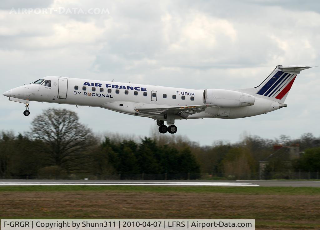 F-GRGR, 2000 Embraer ERJ-135ER (EMB-135ER) C/N 145236, On landing...