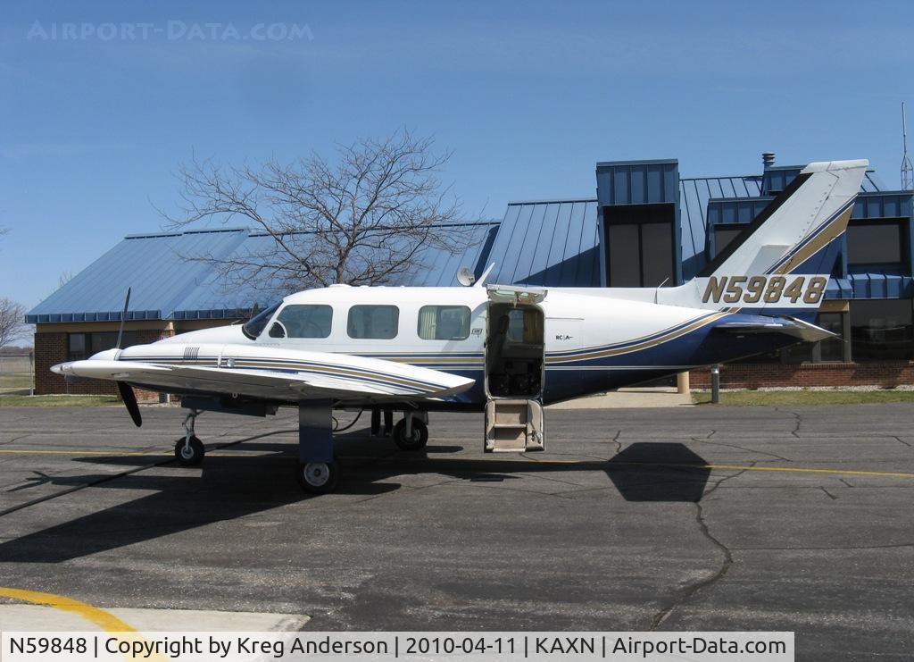 N59848, 1976 Piper PA-31-325 Navajo C/R C/N 31-7612052, Piper PA-31-325 Navajo at the fuel pump.