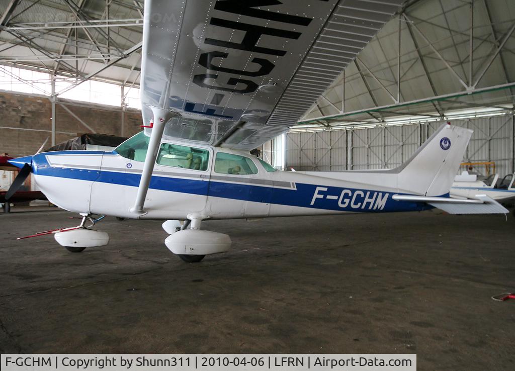 F-GCHM, Reims F172N Skyhawk C/N 1913, Hangared...