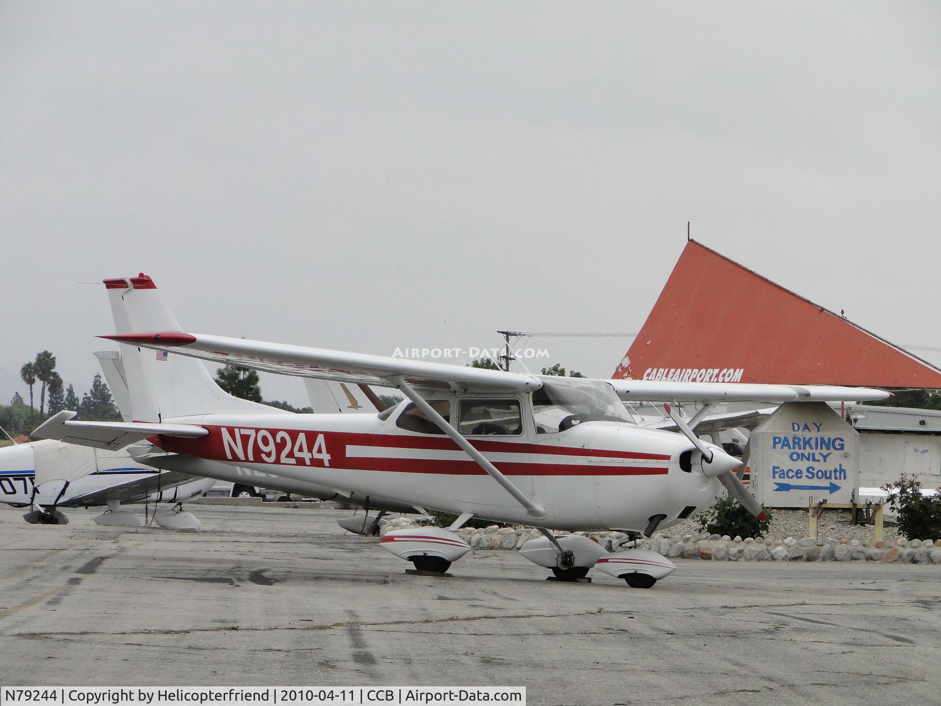 N79244, 1969 Cessna 172K Skyhawk C/N 17257994, Parked by the Cafe