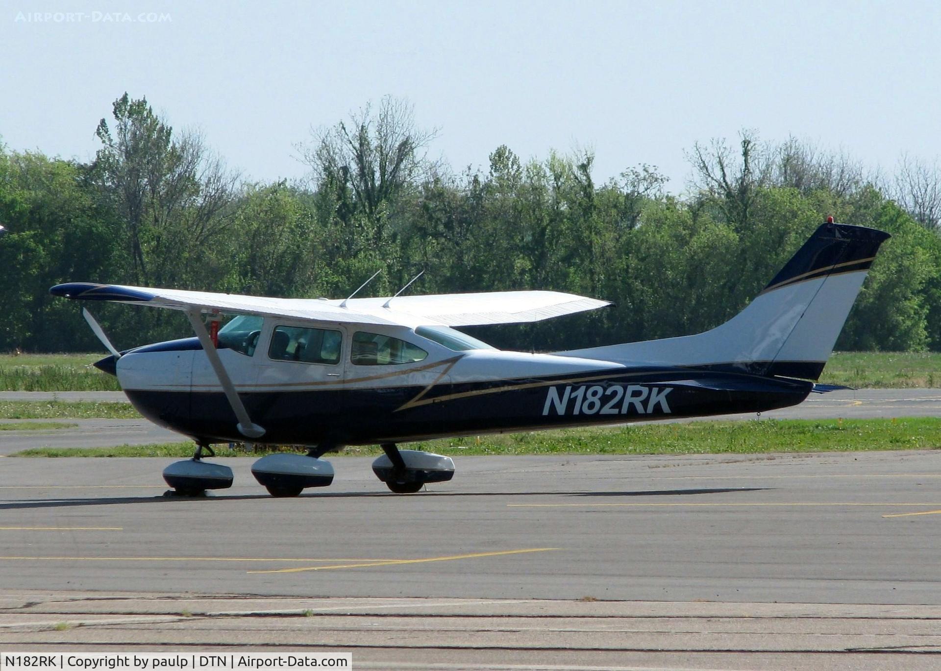 N182RK, 1977 Cessna 182Q Skylane C/N 18265637, At Downtown Shreveport.