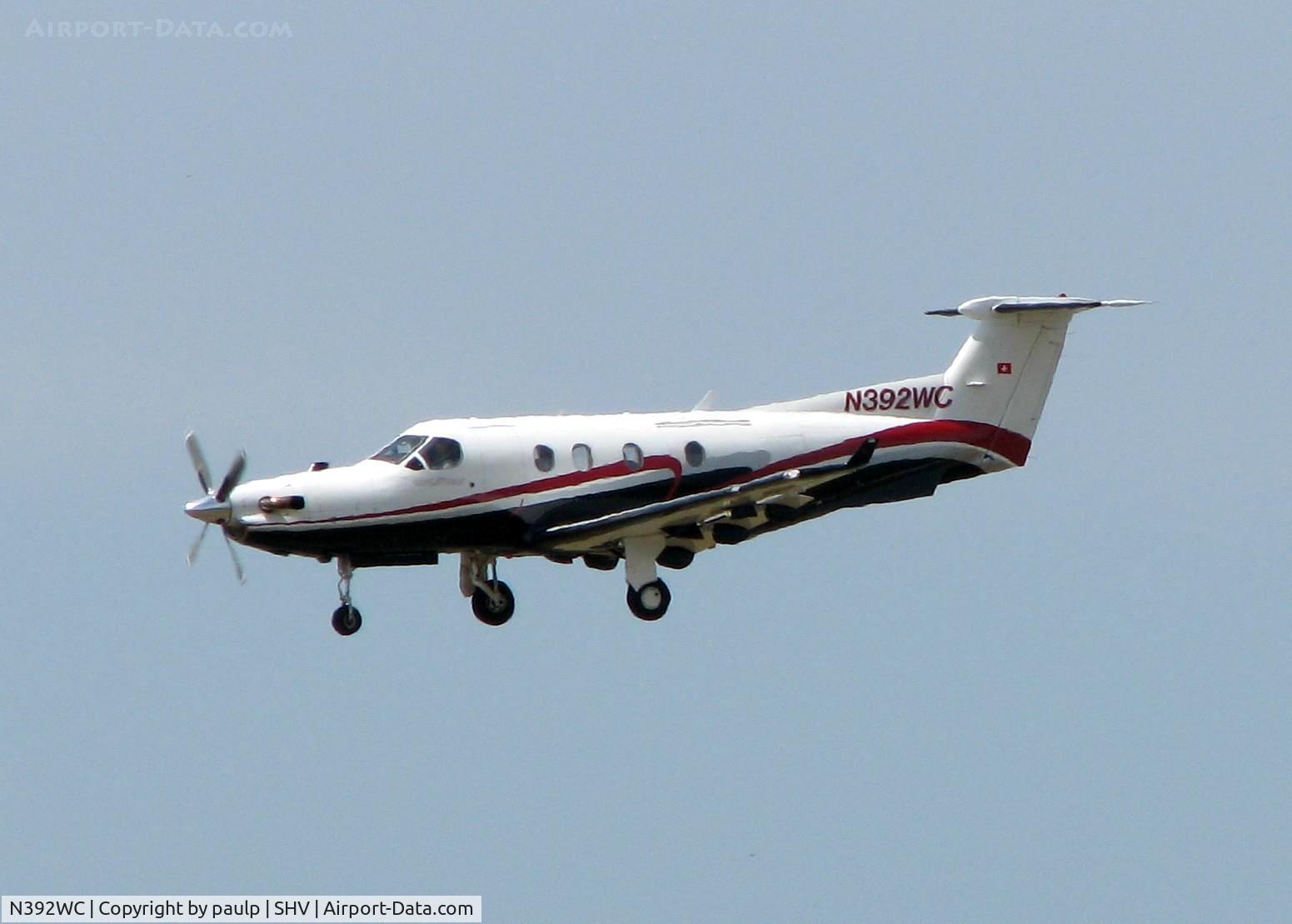 N392WC, 2000 Pilatus PC-12/45 C/N 392, Landing on 14 at Shreveport Regional.