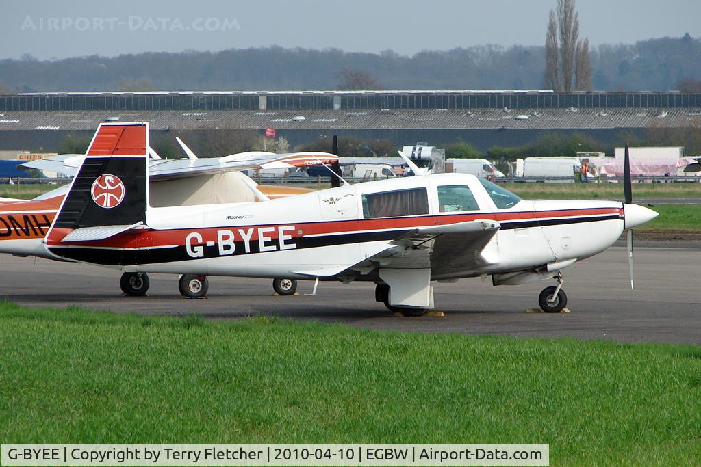 G-BYEE, 1980 Mooney M20K C/N 25-0282, Mooney M20K at Wellesbourne