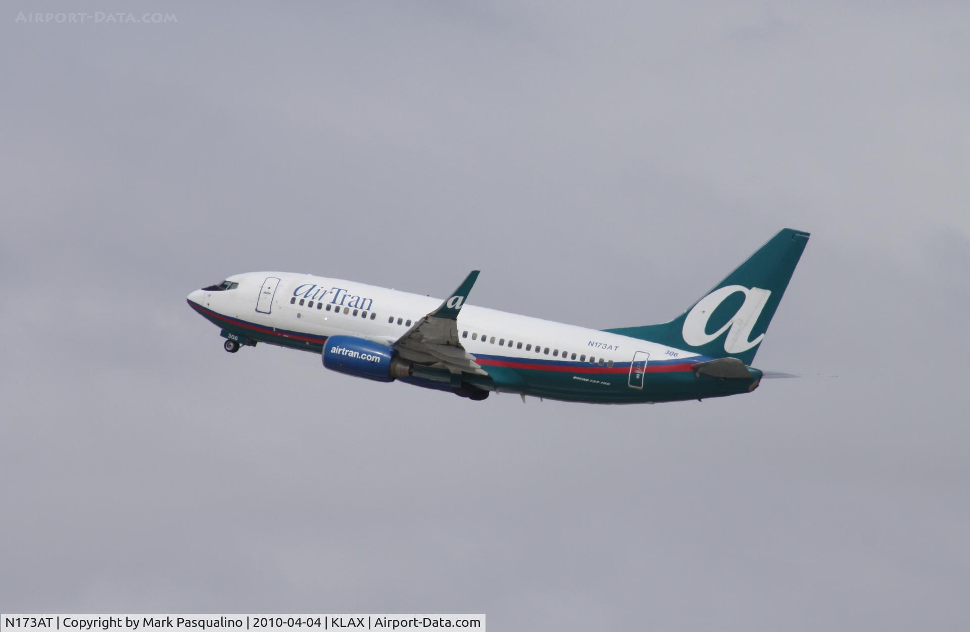 N173AT, 2004 Boeing 737-76N C/N 32661, Boeing 737-700