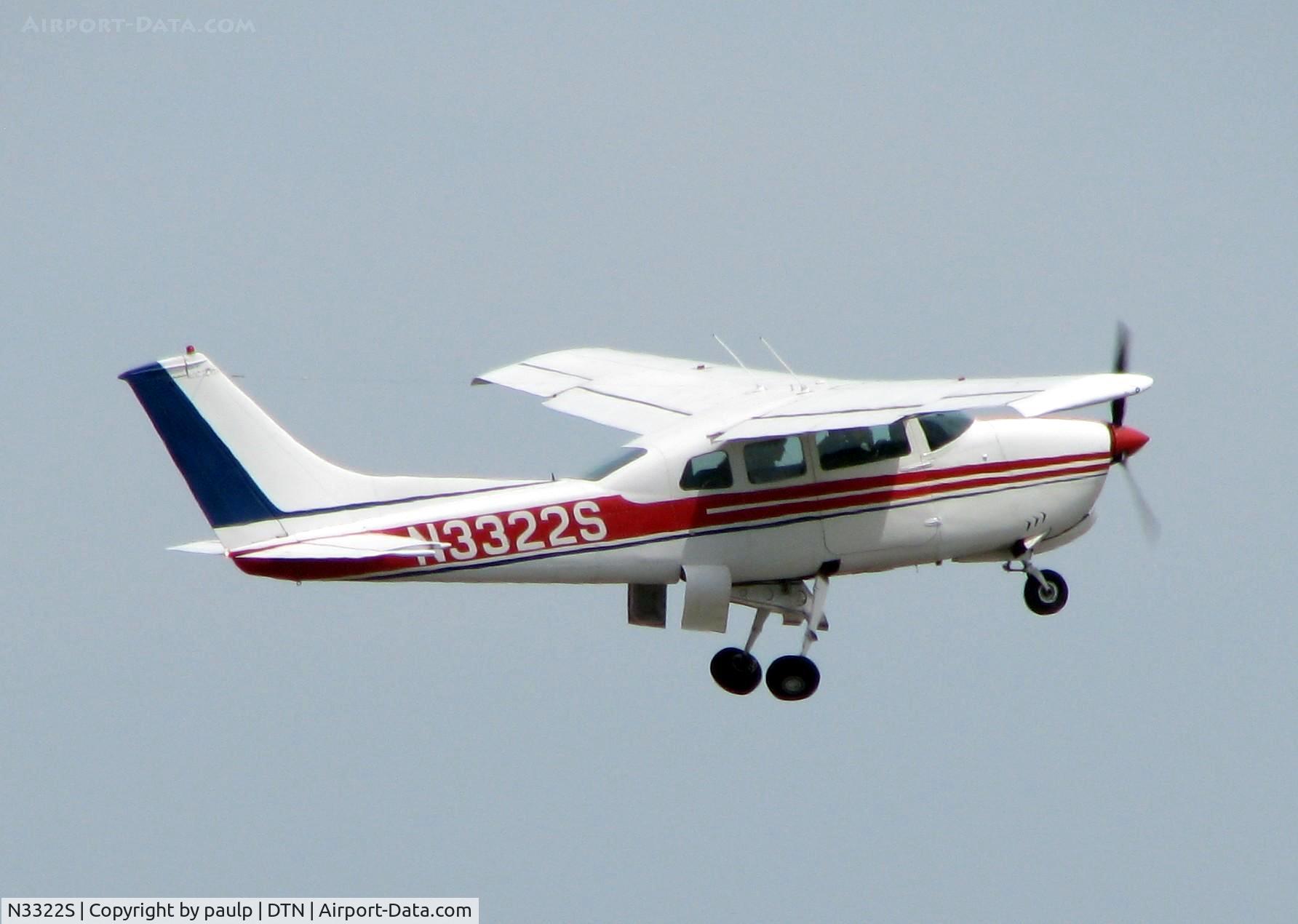N3322S, 1969 Cessna 210J Centurion C/N 21059122, Off of runway 14 at Downtown Shreveport.