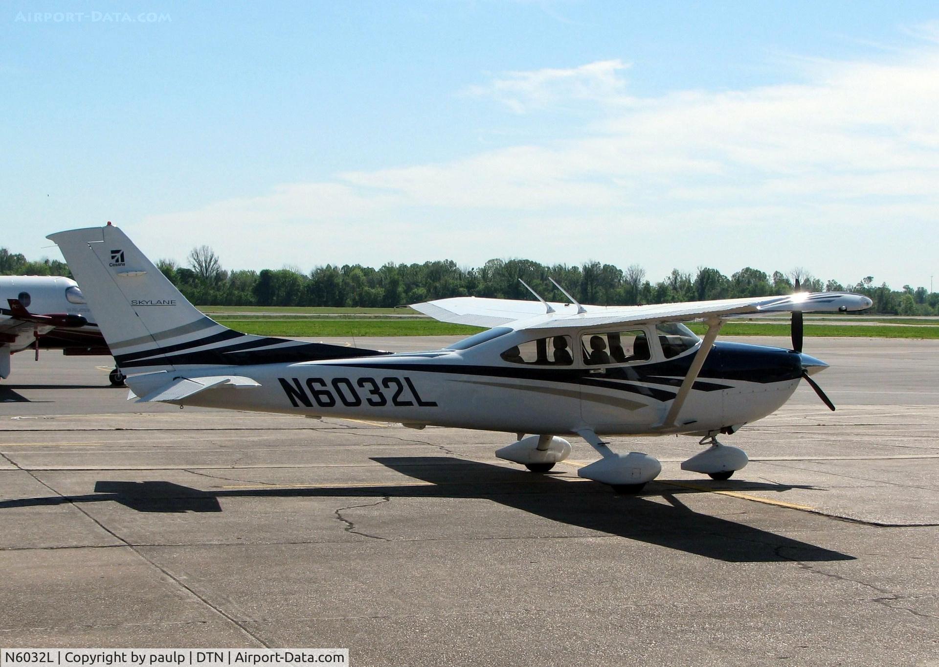 N6032L, 2006 Cessna 182T Skylane C/N 18281823, At Downtown Shreveport.