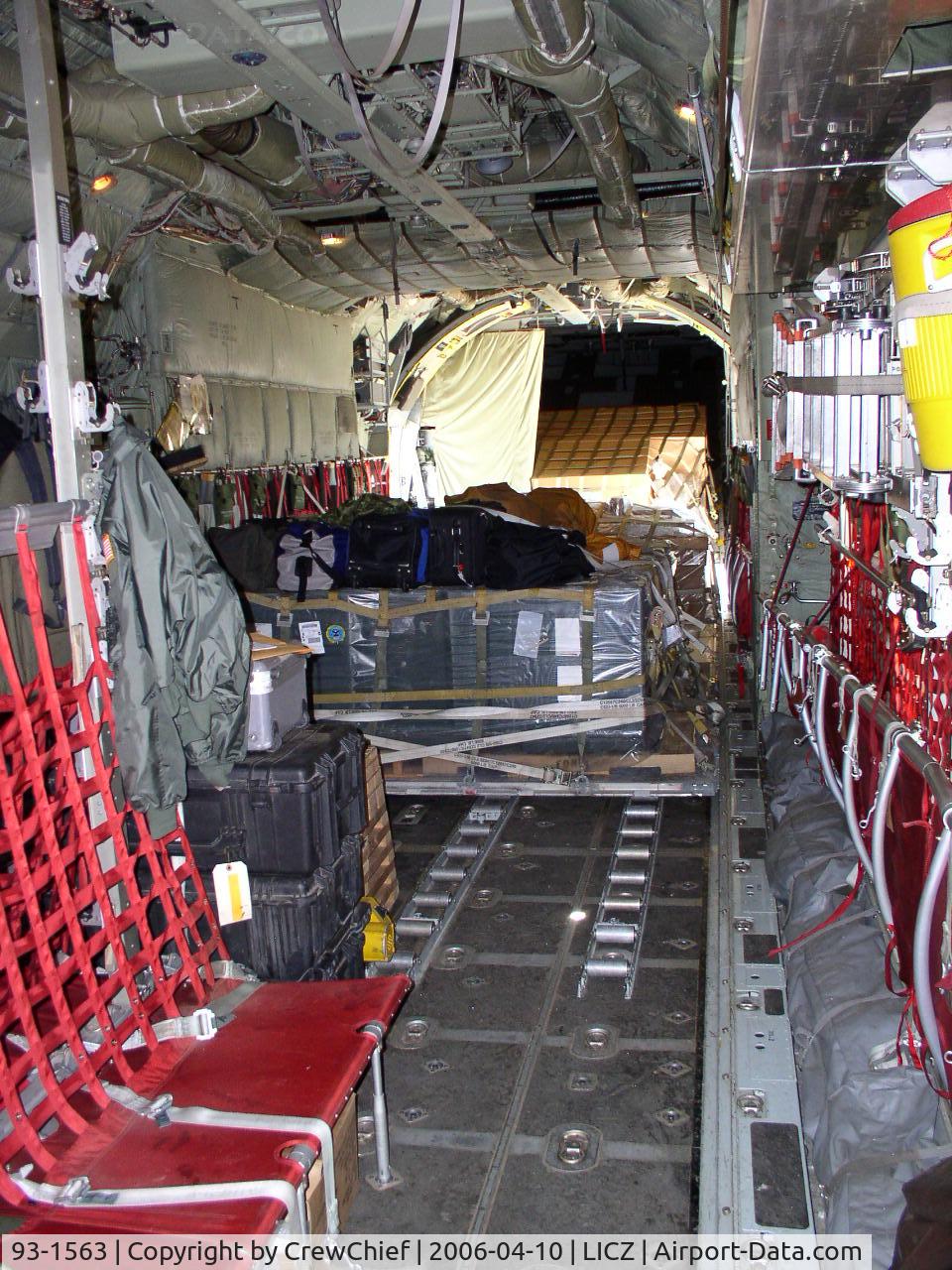 93-1563, 1993 Lockheed C-130H Hercules C/N 382-5367, Cargo bay
