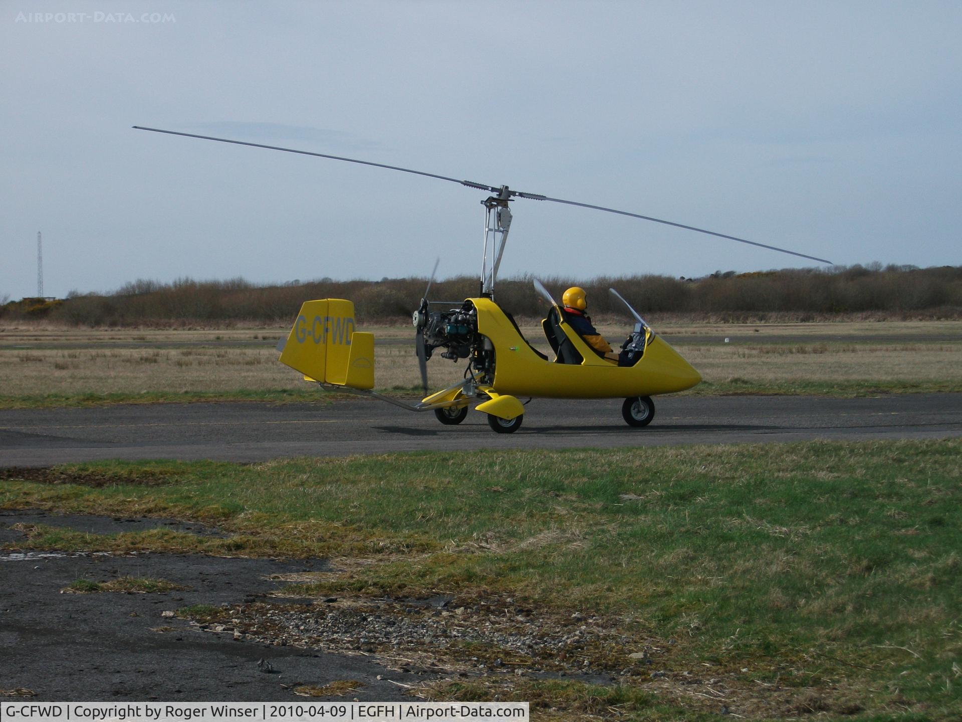 G-CFWD, 2009 Rotorsport UK MTOsport C/N RSUK/MTOS/006, Taxing prior to local flight
