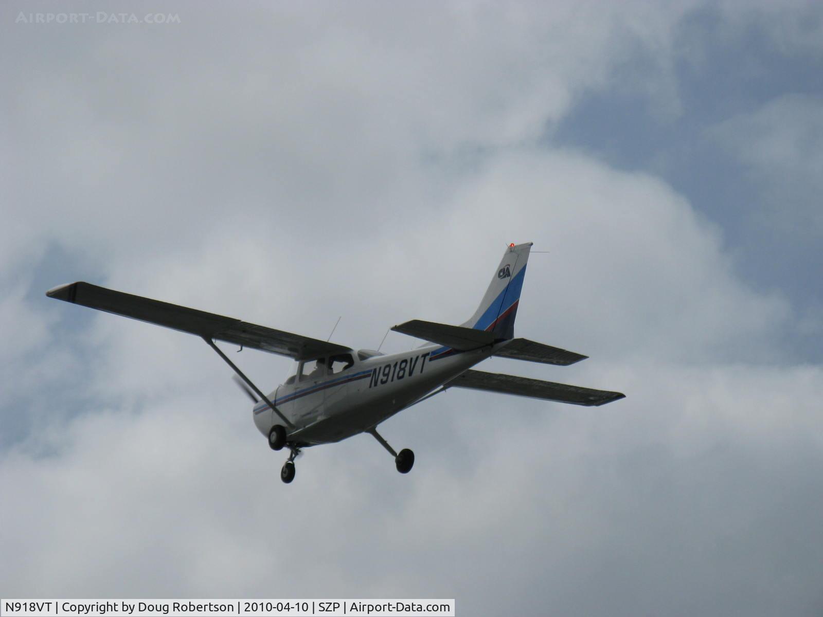 N918VT, Cessna 172P C/N 17275241, 1982 Cessna 172P, Lycoming O-320-D2J 160 Hp, takeoff climb Rwy 22