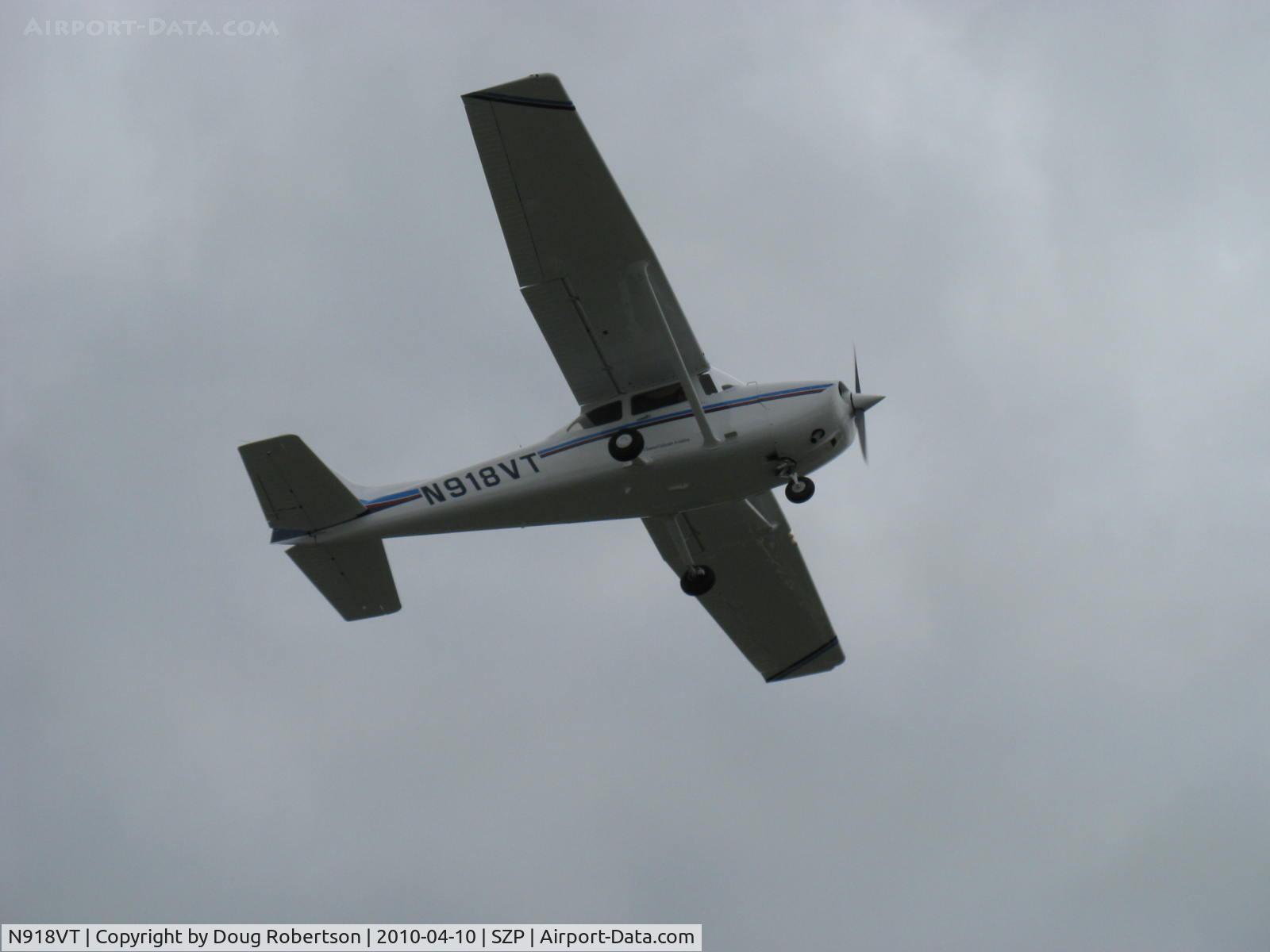 N918VT, Cessna 172P C/N 17275241, 1982 Cessna 172P, Lycoming O-320-D2J 160 Hp, takeoff climb Rwy 22