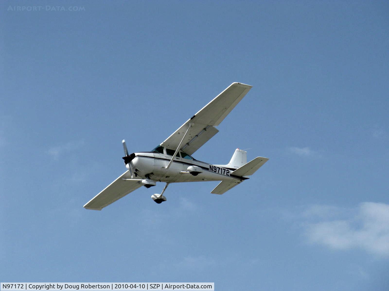 N97172, 1984 Cessna 172P C/N 17276162, 1984 Cessna 172P SKYHAWK II, Lycoming O-320-D2J  160 Hp, on final Rwy 22