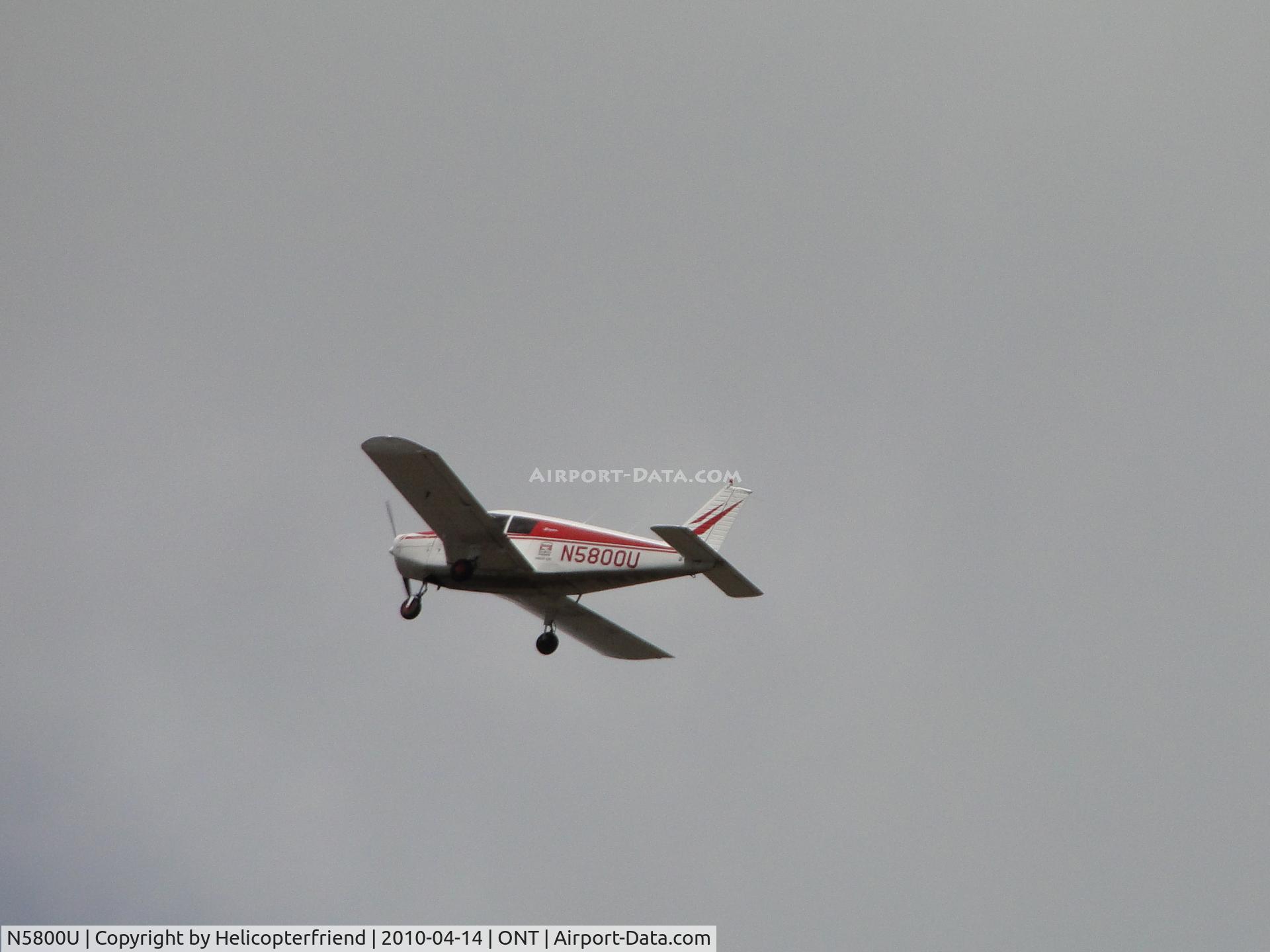N5800U, 1967 Piper PA-28-140 Cherokee C/N 28-23502, High pass over Runway 26R