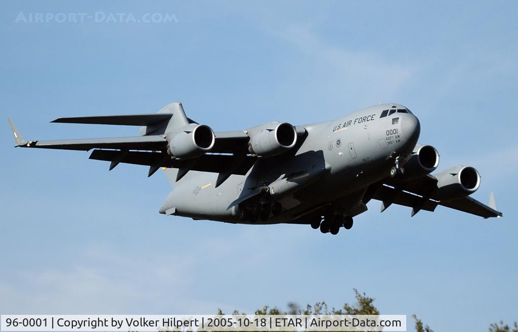 96-0001, 1996 McDonnell Douglas C-17A Globemaster III C/N P-33, at rms Charleston