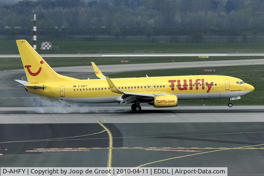D-AHFY, 2001 Boeing 737-8K5 C/N 30417, touch down...